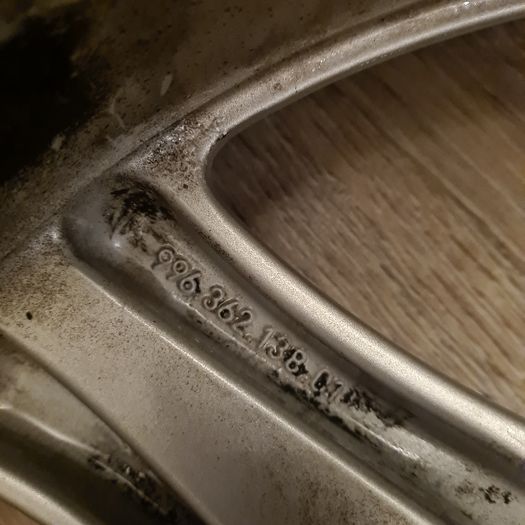 2 Genuine Porsche Boxster / 911 twist alloys turbo