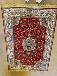 Pair of traditional style rugs - 170 cm x 120 cm