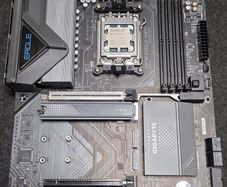 Eagle X870 WiFi7 + Ryzen 7 9800X3D Bundle Set