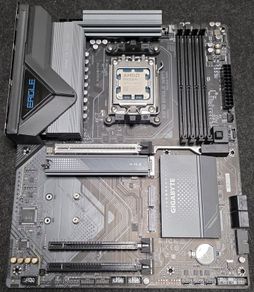 Eagle X870 WiFi7 + Ryzen 7 9800X3D Bundle Set