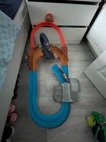 Hot wheels race track