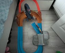 Hot wheels race track