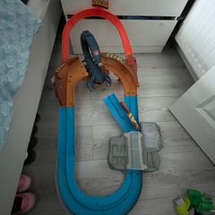 Hot wheels race track