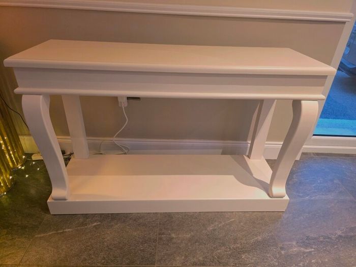 Scroll Console Table