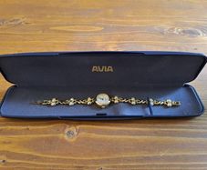Vintage AVIA Ladies Bracelet Watch