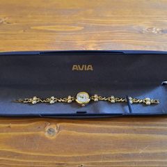 Vintage AVIA Ladies Bracelet Watch