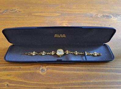 Vintage AVIA Ladies Bracelet Watch