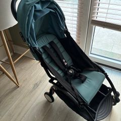 Stoke Yoyo 3 stroller with black frame & aqua colour pack