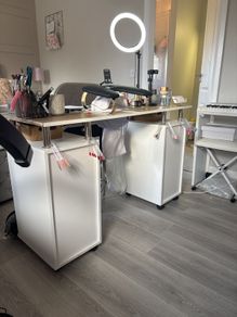 nail desk