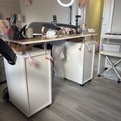 nail desk