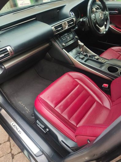 Lexus IS300H F-Sport