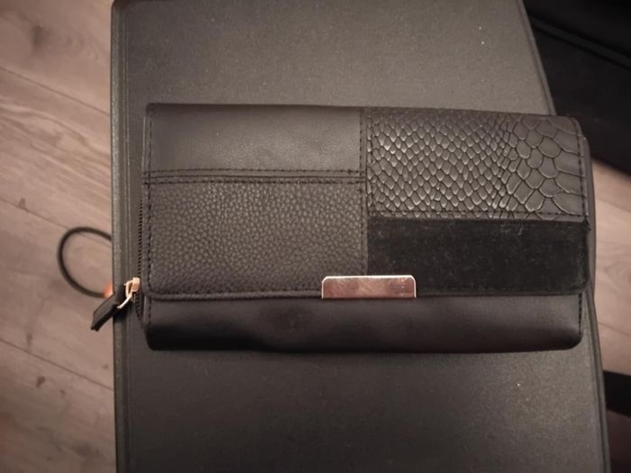 black purse new