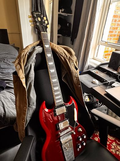 Epiphone SG Standard '61 Maestro Vibrola vintage cherry finish