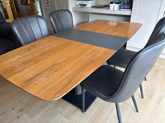 Calligaris Kitchen Table & 4 chairs