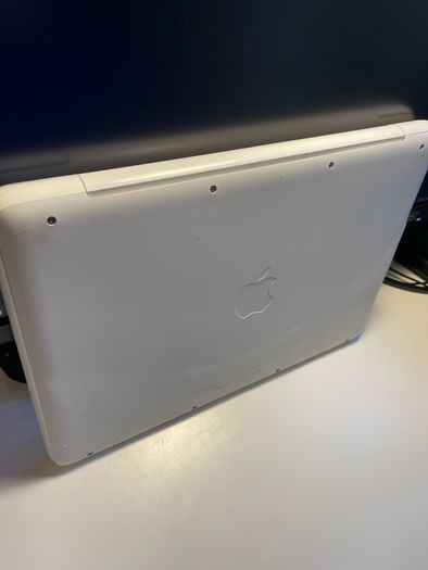 Apple Macbook (13-inch, Mid-2010)