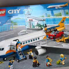 Lego City passenger plane 60272