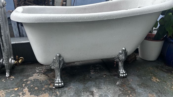 Ex Showroom Niki Bathrooms Free Standing Bath with Silver Claw Feet