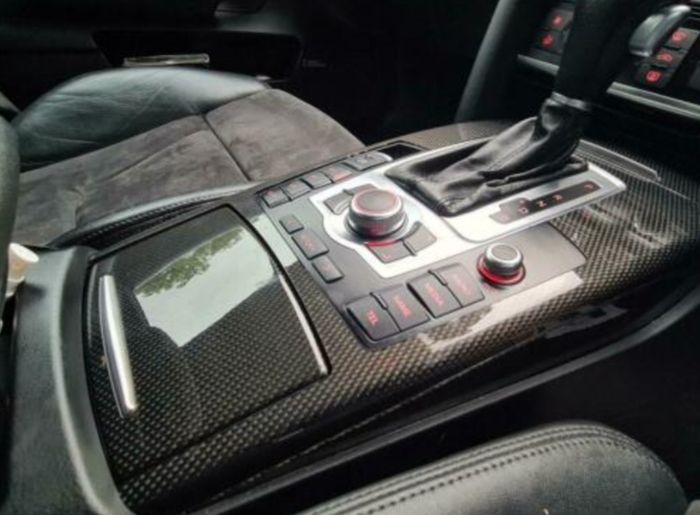 Audi S6 C6 fully electrical black leather / alcantara seats. Factory carbon trim / three spoke mfsw Sline bumpers R19 le man's wheels Toyo tyres parts breaking