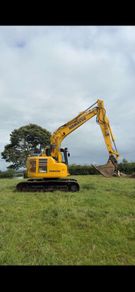 13 ton digger for hire