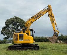 13 ton digger for hire