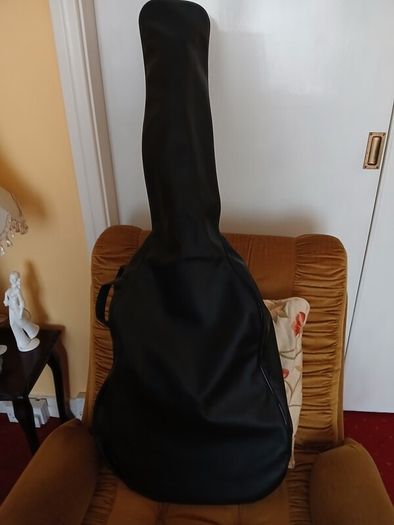Hondo vintage acoustic guitar h117n.