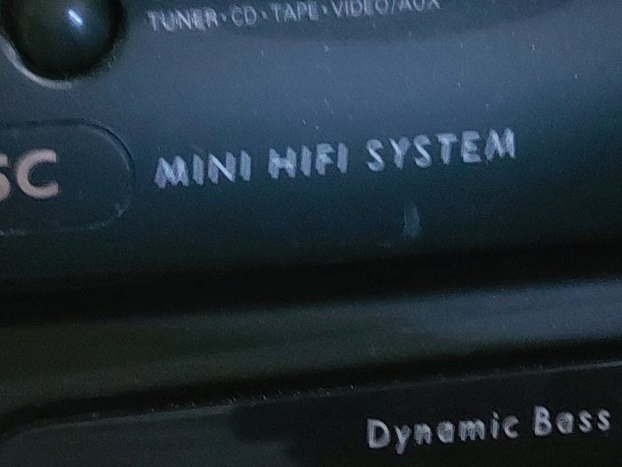 Philips Mini Hi-Fi System, Model FW 355C, 3 CD Changer, Radio and dual Tape Deck and 2 Lovely Philips speakers, in very Good Condition