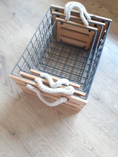 Set of 3 Baskets with Rope Handles and Wood and Metal Finish