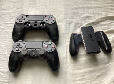 2x ps4 fake controllers + Nintendo grip