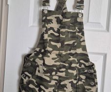 Girls dungaree shorts brand new with tag size 12-13Y