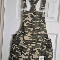 Girls dungaree shorts brand new with tag size 12-13Y