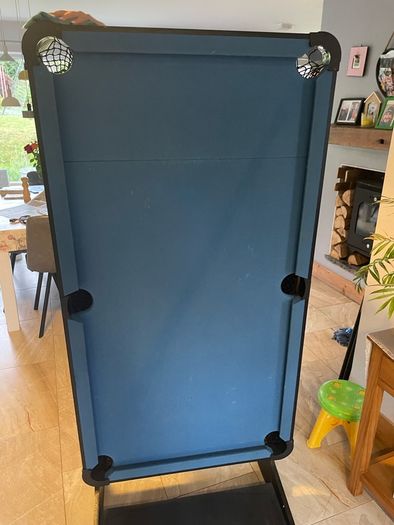 Foldable pool table
