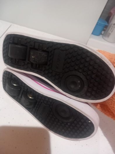 heelys