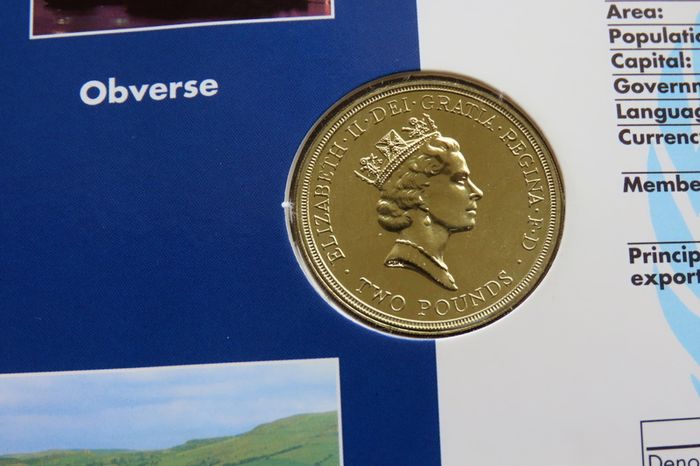 Rare United Nations Peace 1995 2 Pounds BUNC coincard