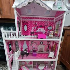 Large Dolls House
