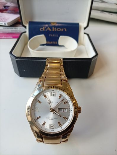 Vintage dAlton Paris Mens Gold Watch Flawless. Working Perfectly. New battery installed by a jeweller.