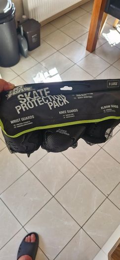 Skate/ bike helmet with pads