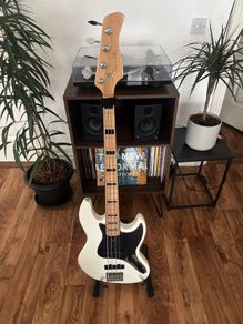 Sire V7 Vintage Swamp ash 2 gen