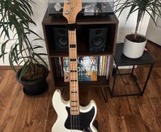 Sire V7 Vintage Swamp ash 2 gen