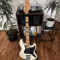 Sire V7 Vintage Swamp ash 2 gen