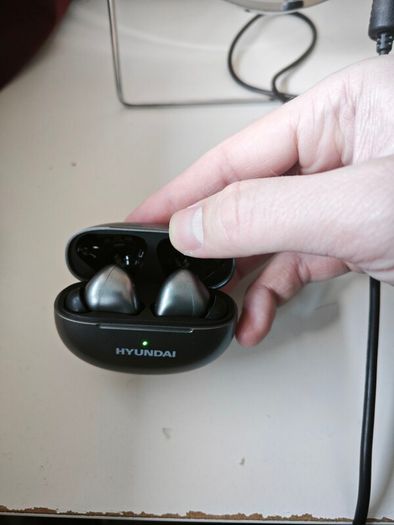 Hyundai wireless earbuds