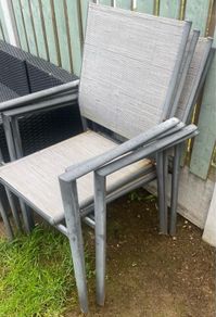 garden table and chairs