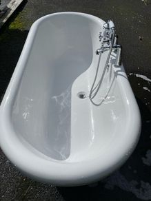 bath with taps in as new condition