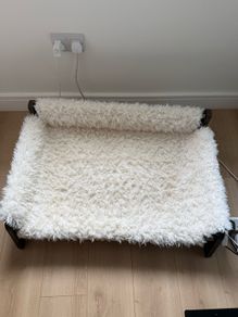 Elevated dog bed