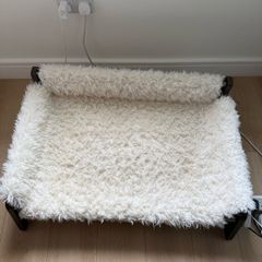 Elevated dog bed