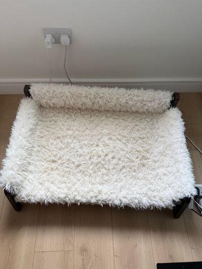 Elevated dog bed