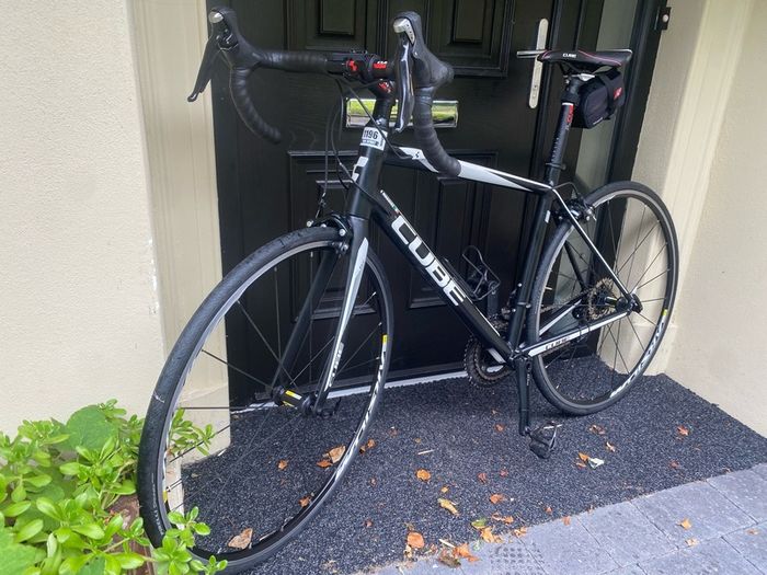 Like new Cube peloton SL 53cm shimano 105 mavic aksium wheels 700x25c wheels 2x11=22 speed comes with back bag holder bottle