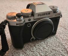 Fujifilm X-T5 Silver - Mint Condition - Low Shutter Count + Extras