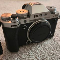 Fujifilm X-T5 Silver - Mint Condition - Low Shutter Count + Extras