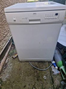 dishwaaher working  perfectly spotless clean no issues can be tested and fully checked just moved house and no room in kitchen for it first to see will buy absolute bargain