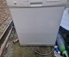 dishwaaher working  perfectly spotless clean no issues can be tested and fully checked just moved house and no room in kitchen for it first to see will buy absolute bargain
